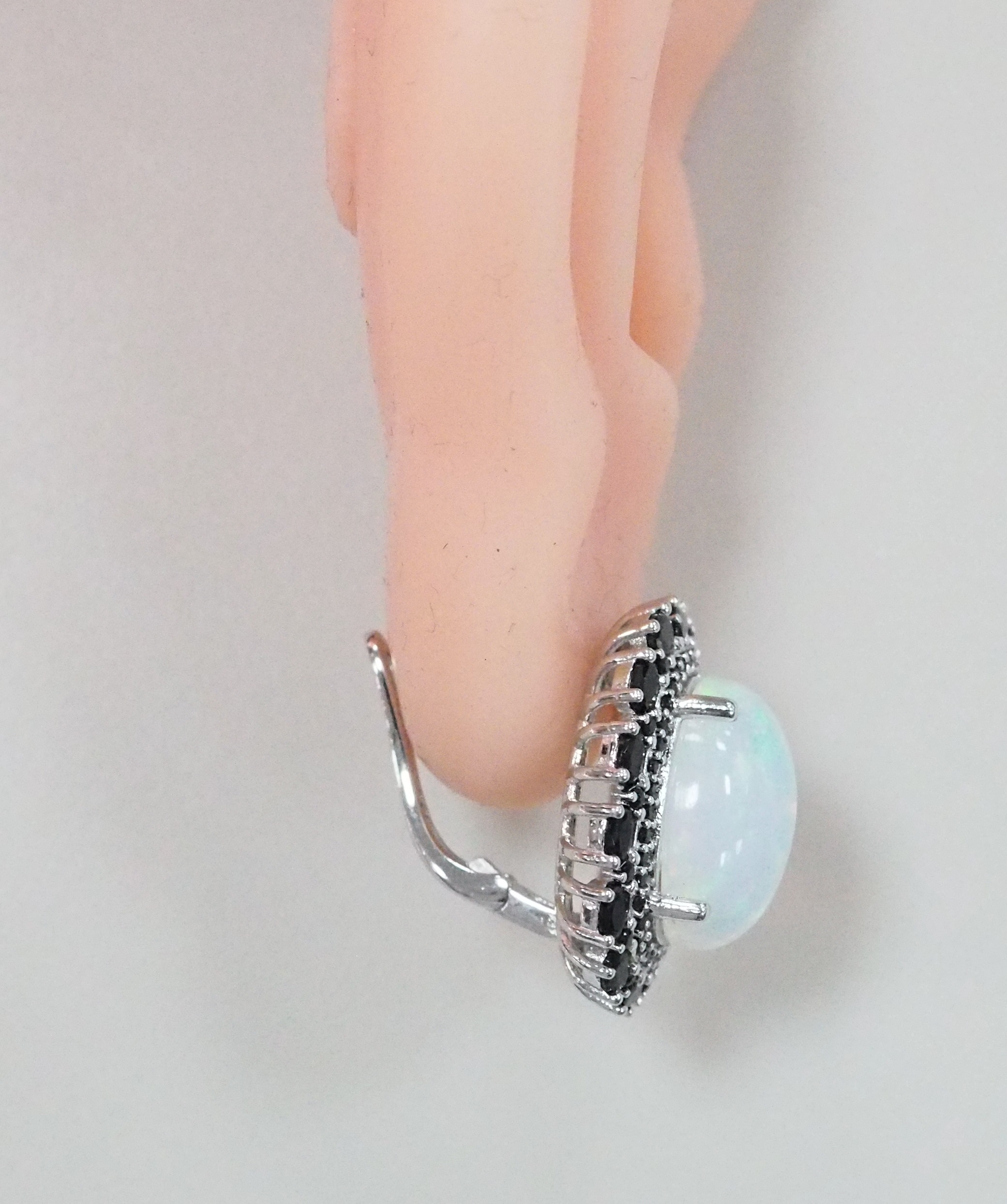 Серебряные серьги с опалами